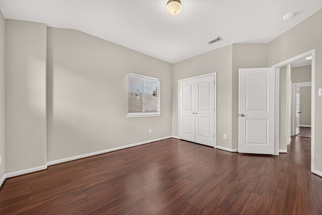 Building Photo - 2110 Castle Gardens Ln