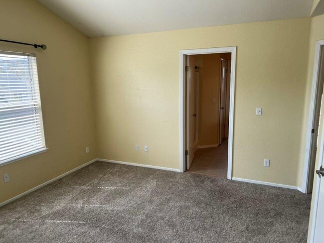 Building Photo - Modern 4 Bedroom 3 Bath Close to Marina Suisun City *Star Rentals