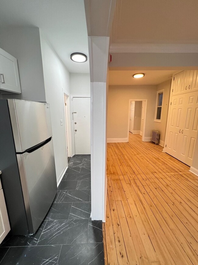 Building Photo - 343 Pavonia Ave