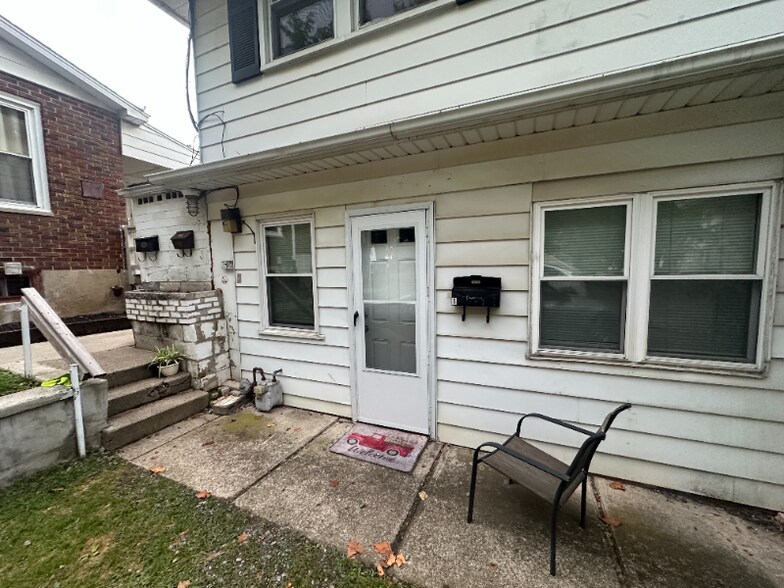 Building Photo - 516 Oakwood St
