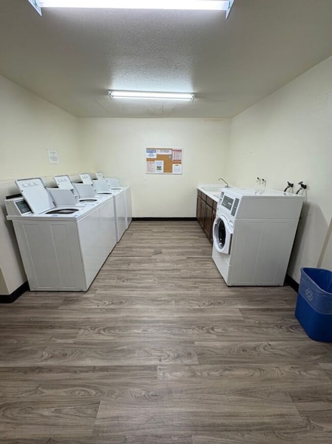 Building Photo - 1 Bedroom Condo Located near UofU!