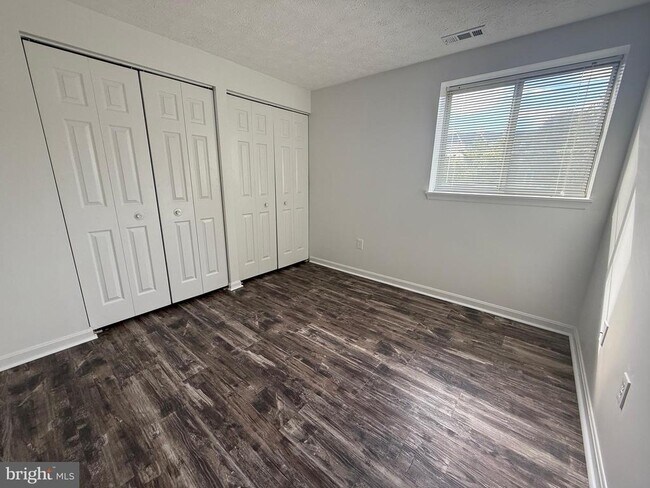 Building Photo - 2125 Wainwright Ct