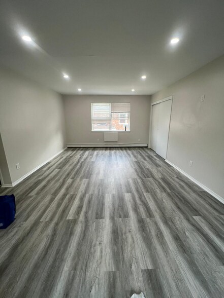 Building Photo - 57-61A E Park St