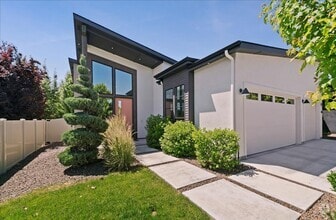 Building Photo - Modern Luxury Meets Everyday Comfort in Me...