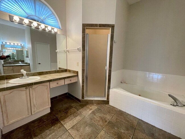 Building Photo - 3 Bedroom 2 Bath Home in Pebble Creek Comm...