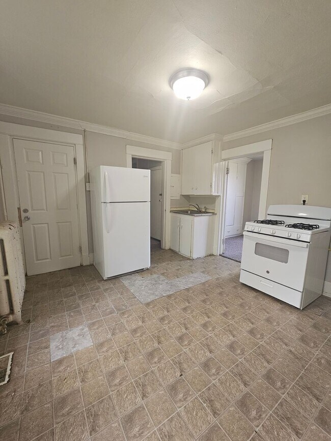 Building Photo - 2824 8th Ave