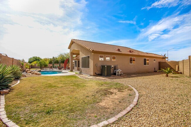 Building Photo - Spacious 3 Bed, 2 Bath Home in Mesa