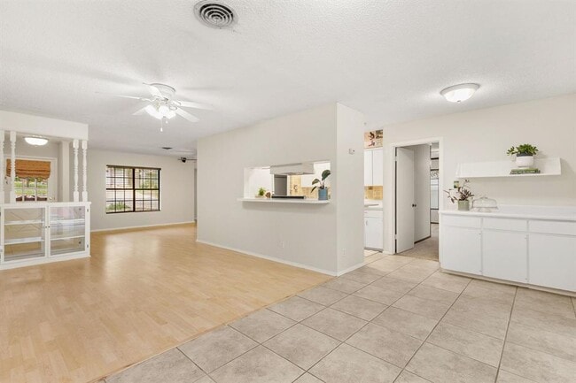 Building Photo - 6203 Greentree Ln