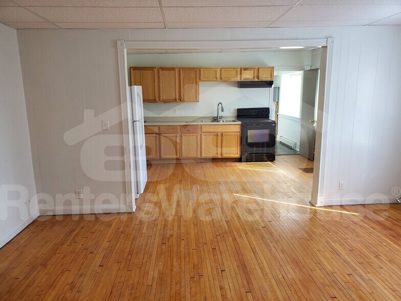 Building Photo - 112 5th St