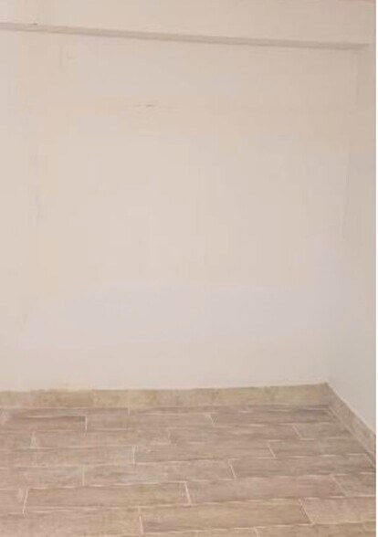Building Photo - 28 Christina St