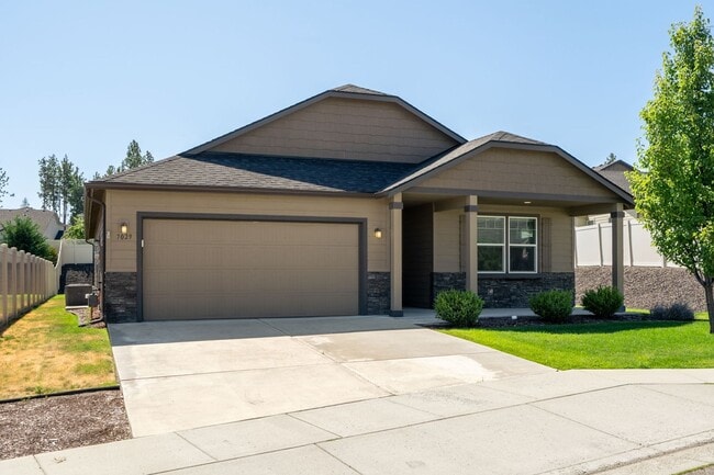 Building Photo - 7029 S Woodhaven Dr