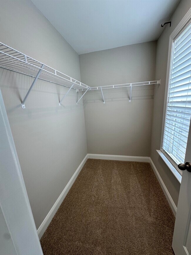 Building Photo - 686 Oyster Dr