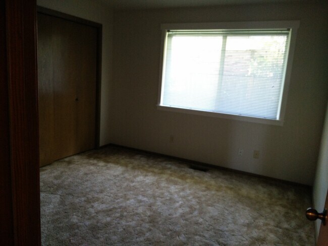 bedroom - 12719 NE 83rd Ct