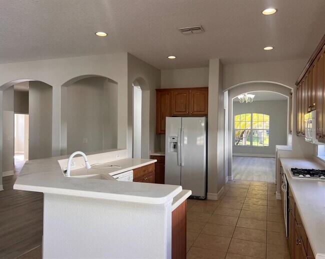 Building Photo - 20213 Moss Hill Way
