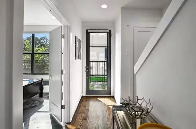 Building Photo - 2830 Clay St