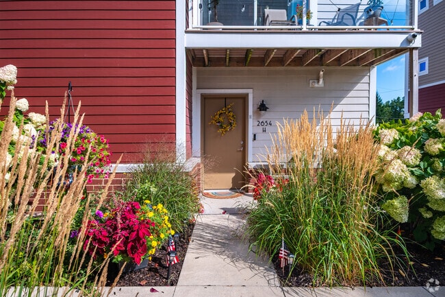 Building Photo - Row House 31