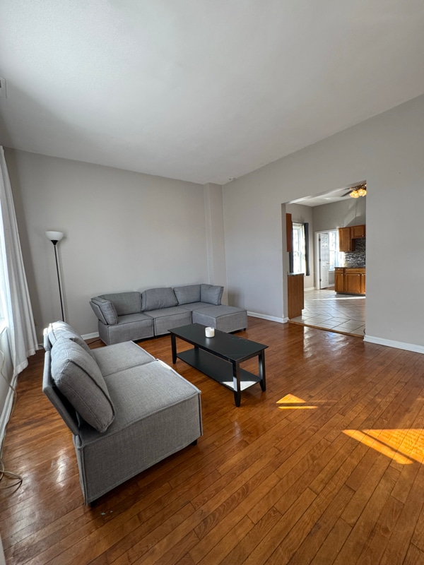 Building Photo - 1858 W 21st Pl