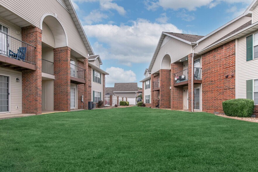 Building Photo - Hawthorn Suites Apartments