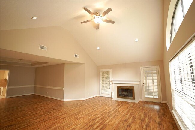 Building Photo - 14106 Glen Canon Ln