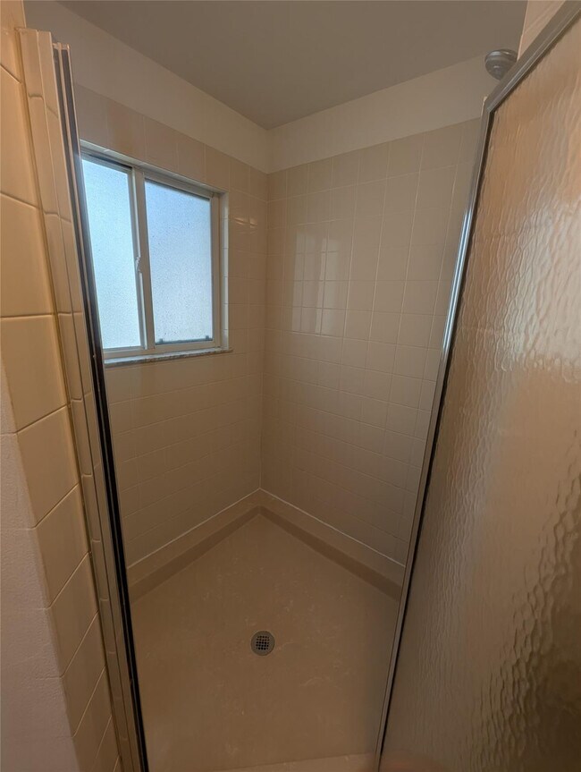 Building Photo - 4759 Pinemore Ln