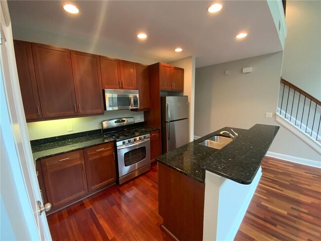 Building Photo - 5997 Brookside Oak Cir