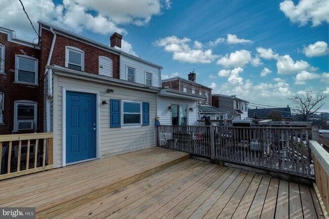 Building Photo - 220 Railroad Ave