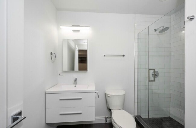 Building Photo - 1241 N Bosworth Ave