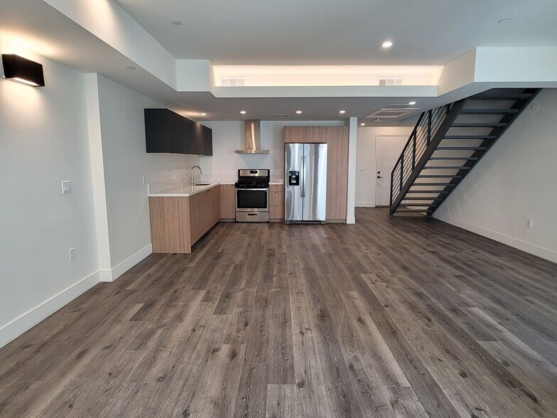 Building Photo - 862 Moraga Dr