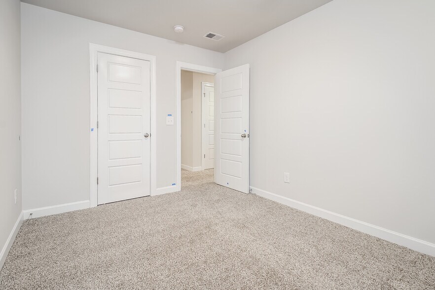 Building Photo - 131 Telford Dr