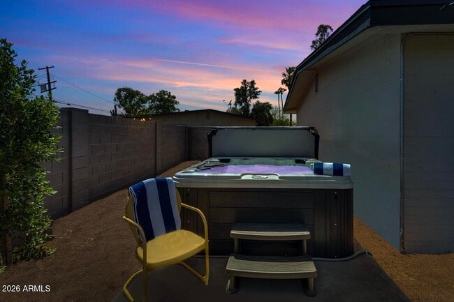 Building Photo - 1207 W 15th St