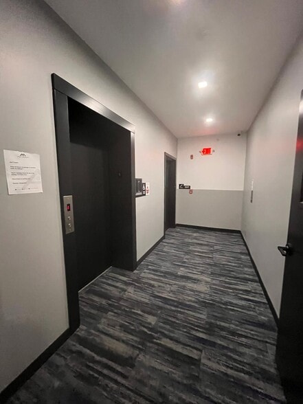 Building Photo - 130 Mallory Ave