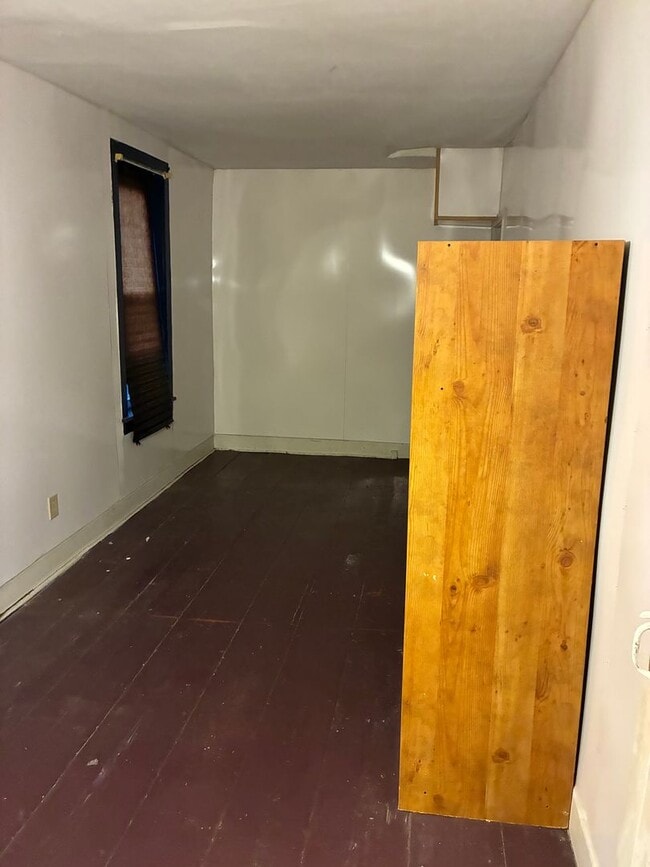 Building Photo - Charming 3-bedroom, 1-bath single-family home