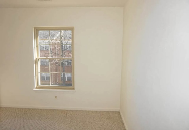 Building Photo - 6 Banyan Wood Ct