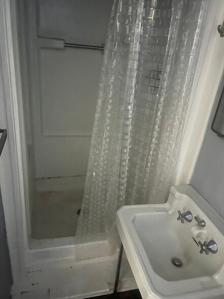 Shower - 1377 Scott Blvd