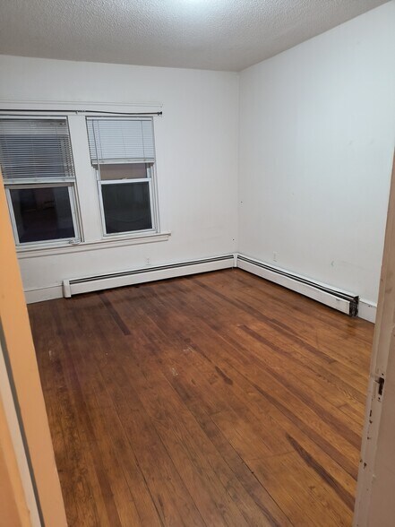 Building Photo - 435 Child St