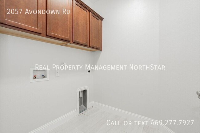 Building Photo - 2057 Avondown Rd