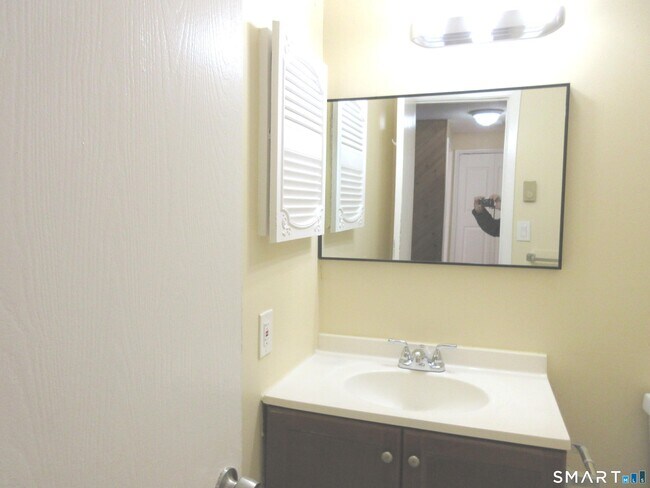 Building Photo - 7 Padanaram Rd