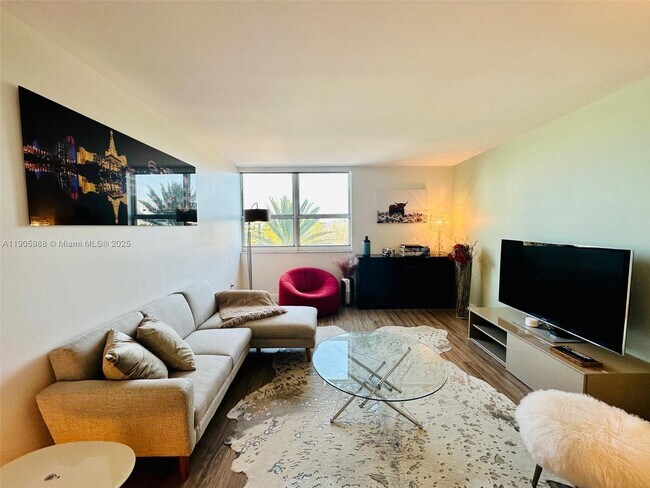 Building Photo - 650 West Ave