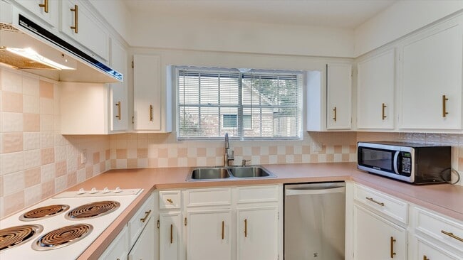 Building Photo - 12702 Ravensway Dr