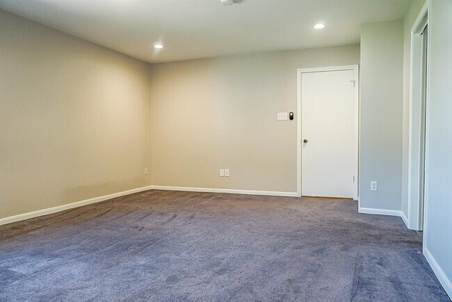 Building Photo - 7626 Coachwood Dr