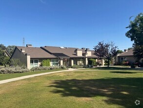 Building Photo - Beautiful 3 Bedroom / 2 Bathroom Condo in ...