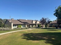 Building Photo - Beautiful 3 Bedroom / 2 Bathroom Condo in ...