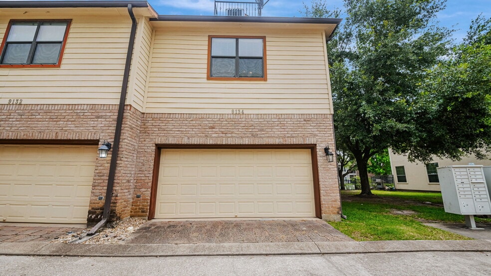 Building Photo - 9134 Lakes At 610 Dr