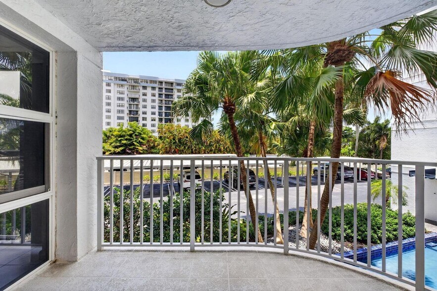 Building Photo - 3901 S Flagler Dr