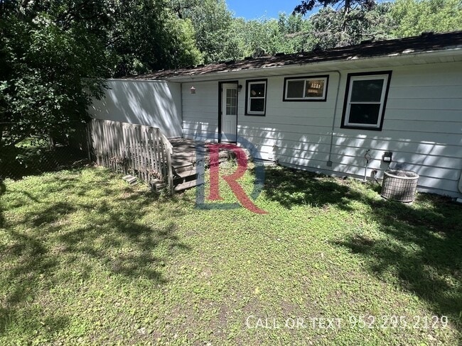 Building Photo - 13702 Country Ln