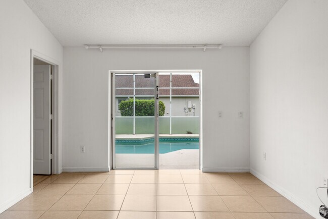 Building Photo - 3 bed with Solar heating Private Pool