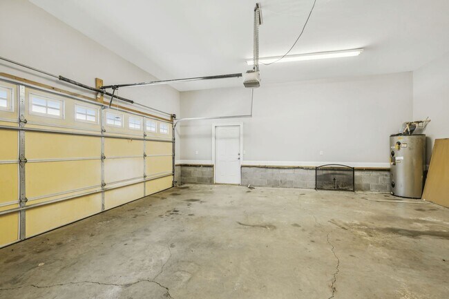 Building Photo - 9021 Lane Rd