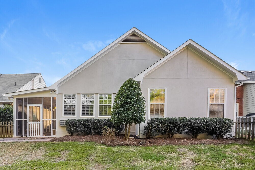 Building Photo - 440 Fairway Ct
