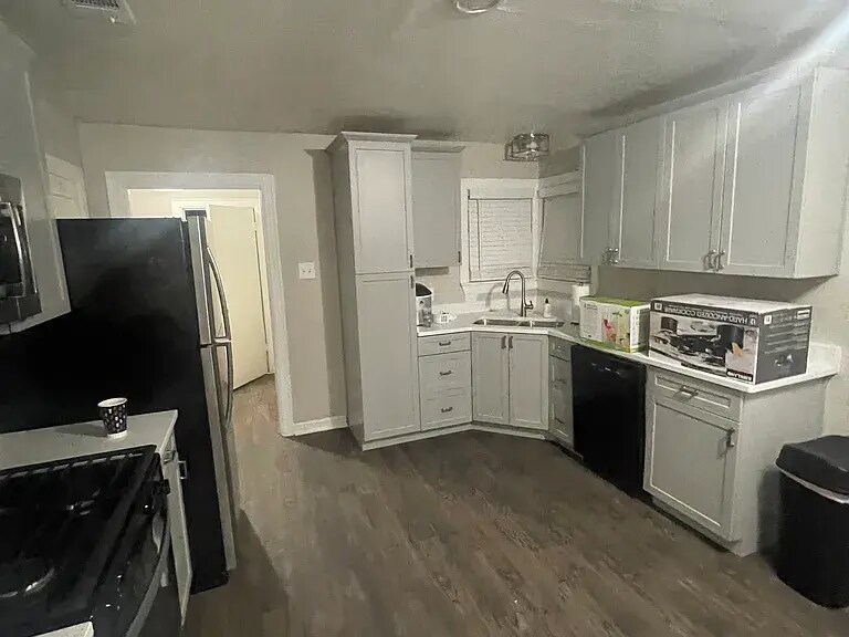 Building Photo - 3737 Shelby Dr