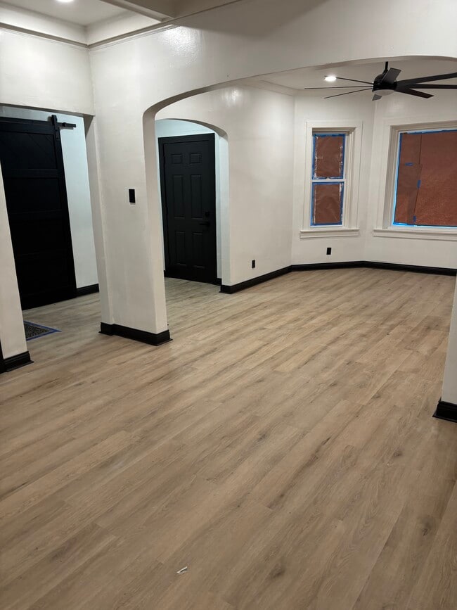 Building Photo - 5965 W Erie St